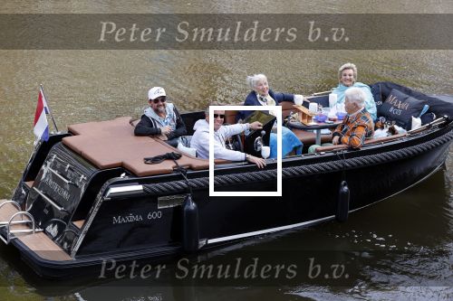 Amsterdam 17 september 2020
Ton en Hannie Veerkamp met hun zoon en vrienden aan het varen in de grachten van Amsterdam. Ze hebben een Maxima sloep
