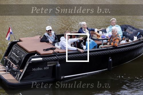 Amsterdam 17 september 2020
Ton en Hannie Veerkamp met hun zoon en vrienden aan het varen in de grachten van Amsterdam. Ze hebben een Maxima sloep