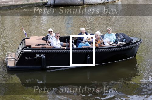 Amsterdam 17 september 2020
Ton en Hannie Veerkamp met hun zoon en vrienden aan het varen in de grachten van Amsterdam. Ze hebben een Maxima sloep