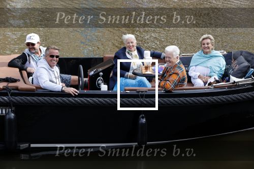 Amsterdam 17 september 2020
Ton en Hannie Veerkamp met hun zoon en vrienden aan het varen in de grachten van Amsterdam. Ze hebben een Maxima sloep