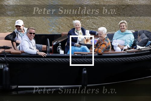 Amsterdam 17 september 2020
Ton en Hannie Veerkamp met hun zoon en vrienden aan het varen in de grachten van Amsterdam. Ze hebben een Maxima sloep