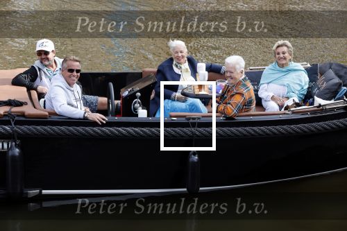 Amsterdam 17 september 2020
Ton en Hannie Veerkamp met hun zoon en vrienden aan het varen in de grachten van Amsterdam. Ze hebben een Maxima sloep