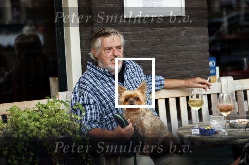Amsterdam 23 augustus 2020
Hans v d Togt met een hondje op terras