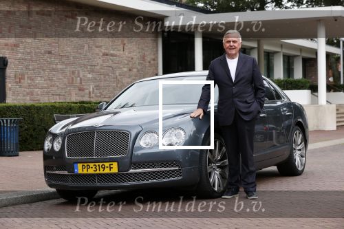 Amsterdam 27 augustus 2020
Harry Mens met zijn Bentley Flying Spur . De auto heeft een top snelheid van 320 km/per uur