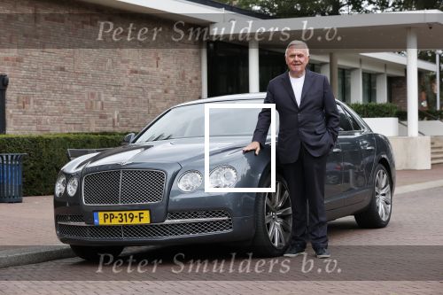 Amsterdam 27 augustus 2020
Harry Mens met zijn Bentley Flying Spur . De auto heeft een top snelheid van 320 km/per uur