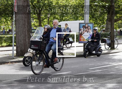 Amsterdam 12 september 2020
Huub Stapel op de fiets in Amsterdam zuid