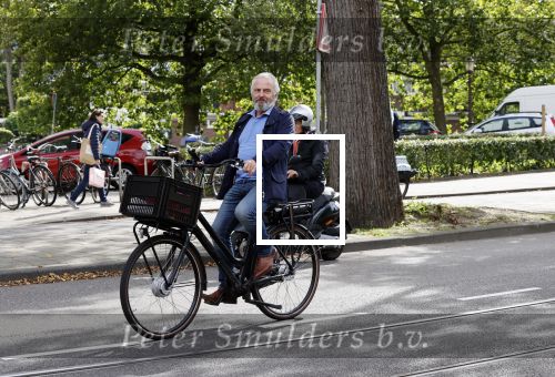 Amsterdam 12 september 2020
Huub Stapel op de fiets in Amsterdam zuid
