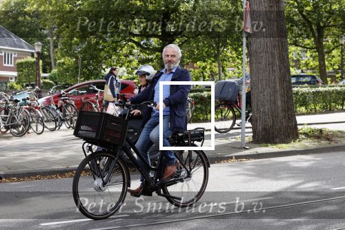 Amsterdam 12 september 2020
Huub Stapel op de fiets in Amsterdam zuid