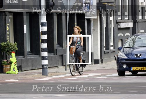 Amsterdam 19 augustus 2020
Ilse Warringa op de fiets in Amsterdam
