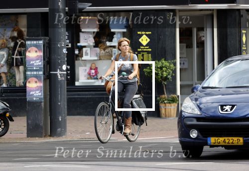 Amsterdam 19 augustus 2020
Ilse Warringa op de fiets in Amsterdam
