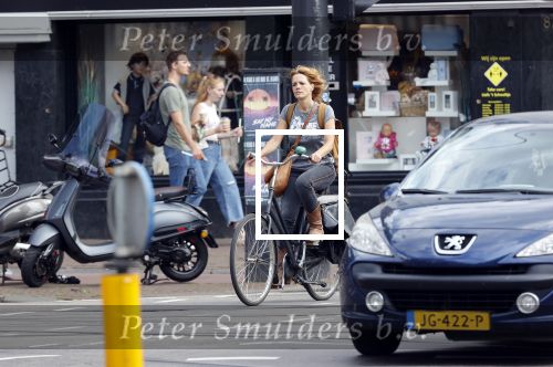 Amsterdam 19 augustus 2020
Ilse Warringa op de fiets in Amsterdam