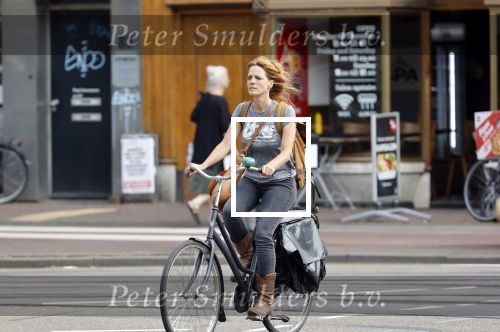 Amsterdam 19 augustus 2020
Ilse Warringa op de fiets in Amsterdam