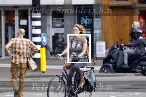 Amsterdam 19 augustus 2020
Ilse Warringa op de fiets in Amsterdam