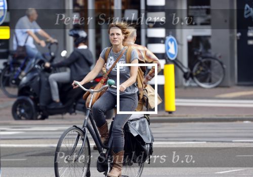 Amsterdam 19 augustus 2020
Ilse Warringa op de fiets in Amsterdam