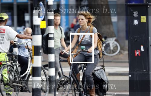 Amsterdam 19 augustus 2020
Ilse Warringa op de fiets in Amsterdam