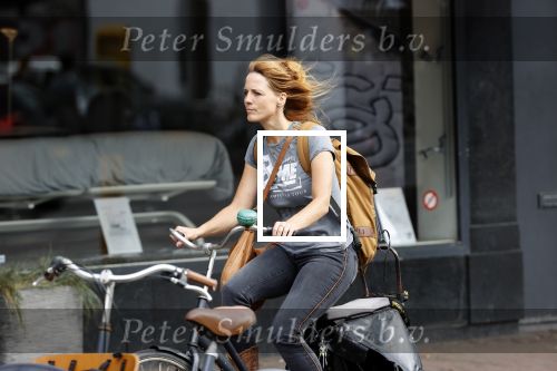 Amsterdam 19 augustus 2020
Ilse Warringa op de fiets in Amsterdam