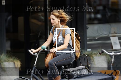 Amsterdam 19 augustus 2020
Ilse Warringa op de fiets in Amsterdam