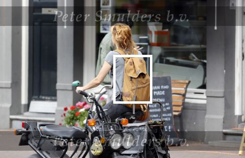 Amsterdam 19 augustus 2020
Ilse Warringa op de fiets in Amsterdam