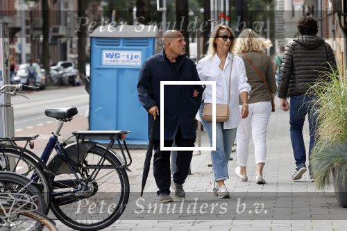 Amsterdam 22 augustus 2020
Jaap v Zweden met zijn vrouw Aaltje op straat in Amsterdam zuid