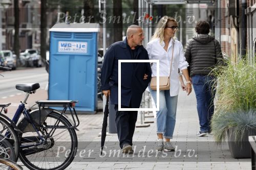 Amsterdam 22 augustus 2020
Jaap v Zweden met zijn vrouw Aaltje op straat in Amsterdam zuid