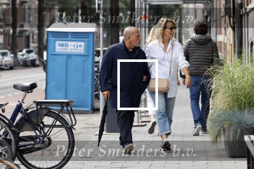 Amsterdam 22 augustus 2020
Jaap v Zweden met zijn vrouw Aaltje op straat in Amsterdam zuid