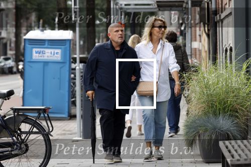 Amsterdam 22 augustus 2020
Jaap v Zweden met zijn vrouw Aaltje op straat in Amsterdam zuid