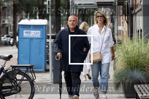 Amsterdam 22 augustus 2020
Jaap v Zweden met zijn vrouw Aaltje op straat in Amsterdam zuid