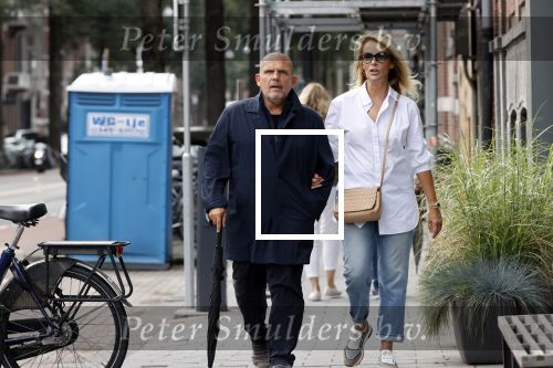 Amsterdam 22 augustus 2020
Jaap v Zweden met zijn vrouw Aaltje op straat in Amsterdam zuid