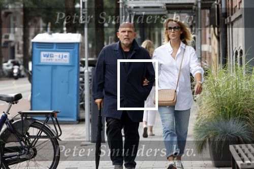 Amsterdam 22 augustus 2020
Jaap v Zweden met zijn vrouw Aaltje op straat in Amsterdam zuid