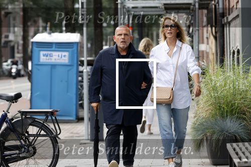Amsterdam 22 augustus 2020
Jaap v Zweden met zijn vrouw Aaltje op straat in Amsterdam zuid