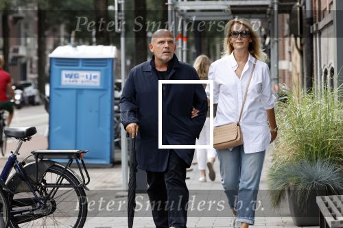 Amsterdam 22 augustus 2020
Jaap v Zweden met zijn vrouw Aaltje op straat in Amsterdam zuid