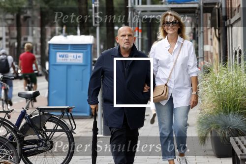 Amsterdam 22 augustus 2020
Jaap v Zweden met zijn vrouw Aaltje op straat in Amsterdam zuid