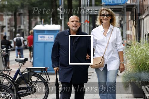 Amsterdam 22 augustus 2020
Jaap v Zweden met zijn vrouw Aaltje op straat in Amsterdam zuid