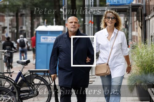 Amsterdam 22 augustus 2020
Jaap v Zweden met zijn vrouw Aaltje op straat in Amsterdam zuid