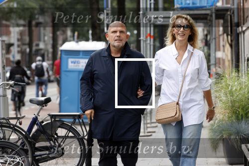 Amsterdam 22 augustus 2020
Jaap v Zweden met zijn vrouw Aaltje op straat in Amsterdam zuid