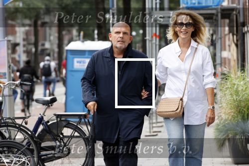 Amsterdam 22 augustus 2020
Jaap v Zweden met zijn vrouw Aaltje op straat in Amsterdam zuid
