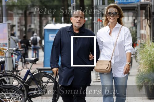 Amsterdam 22 augustus 2020
Jaap v Zweden met zijn vrouw Aaltje op straat in Amsterdam zuid
