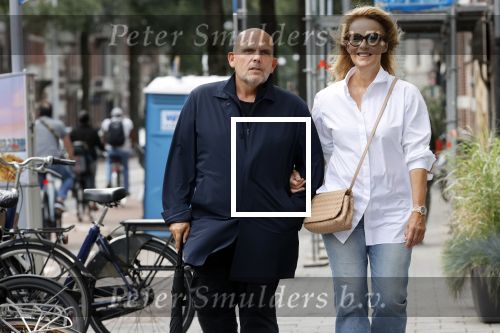 Amsterdam 22 augustus 2020
Jaap v Zweden met zijn vrouw Aaltje op straat in Amsterdam zuid