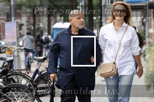 Amsterdam 22 augustus 2020
Jaap v Zweden met zijn vrouw Aaltje op straat in Amsterdam zuid