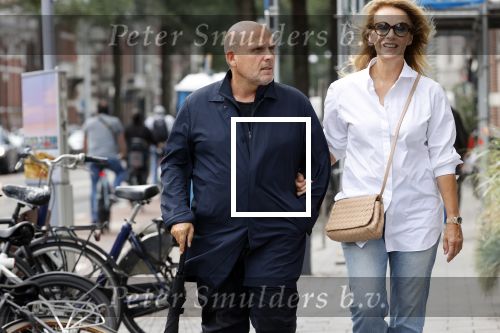 Amsterdam 22 augustus 2020
Jaap v Zweden met zijn vrouw Aaltje op straat in Amsterdam zuid