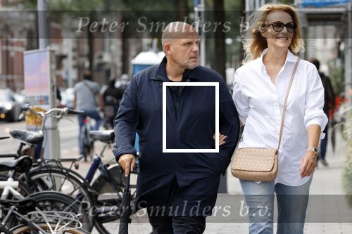 Amsterdam 22 augustus 2020
Jaap v Zweden met zijn vrouw Aaltje op straat in Amsterdam zuid