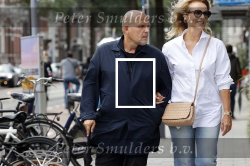Amsterdam 22 augustus 2020
Jaap v Zweden met zijn vrouw Aaltje op straat in Amsterdam zuid