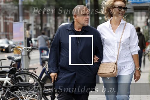 Amsterdam 22 augustus 2020
Jaap v Zweden met zijn vrouw Aaltje op straat in Amsterdam zuid