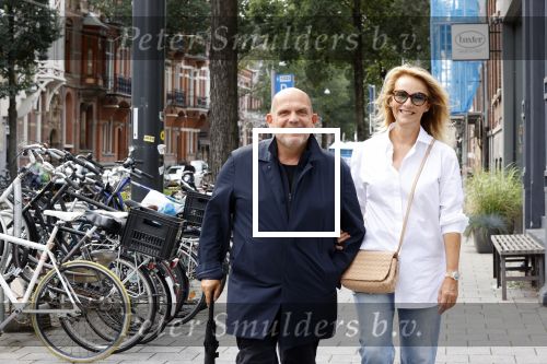 Amsterdam 22 augustus 2020
Jaap v Zweden met zijn vrouw Aaltje op straat in Amsterdam zuid