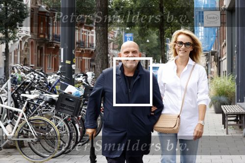 Amsterdam 22 augustus 2020
Jaap v Zweden met zijn vrouw Aaltje op straat in Amsterdam zuid