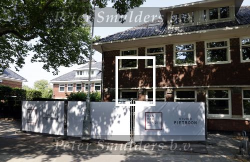Amsterdam 16 augustus 2020
Piet Boon gaat Jeroen v d Boom helpen met de verbouwing van zijn huis.