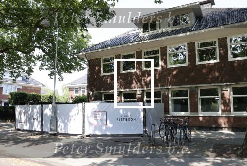 Amsterdam 16 augustus 2020
Piet Boon gaat Jeroen v d Boom helpen met de verbouwing van zijn huis.
