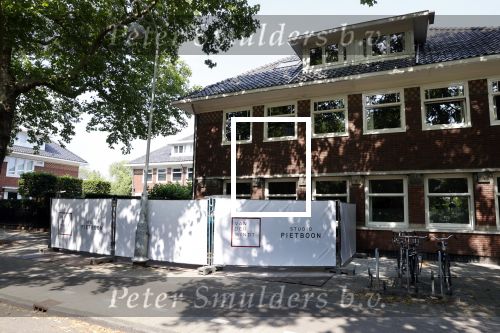 Amsterdam 16 augustus 2020
Piet Boon gaat Jeroen v d Boom helpen met de verbouwing van zijn huis.