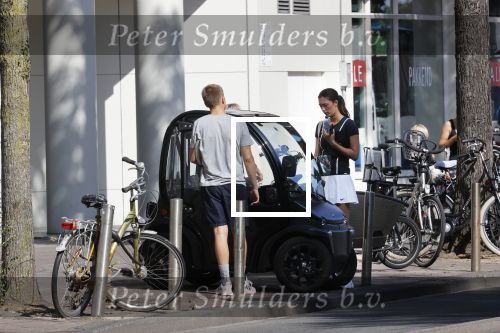 Amsterdam 19 augustus 2020
Julian Vahle met zijn vriendin Chelsey Weimar in hun Biro karretje
