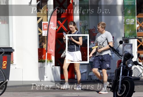 Amsterdam 19 augustus 2020
Julian Vahle met zijn vriendin Chelsey Weimar in hun Biro karretje